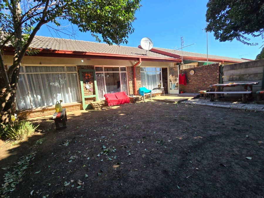 2 Bedroom Property for Sale in Kannoniers Park North West